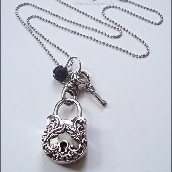 Hand Made - Heart Lock Necklace - Picture 1 of 4